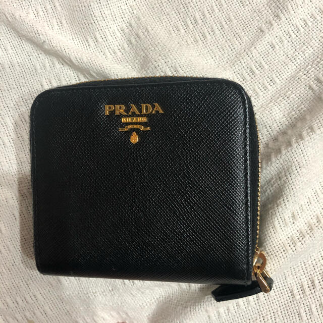 PRADA財布