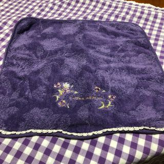 ローラアシュレイ(LAURA ASHLEY)のローラーアシュレイ　LAURA ASHLEI パープル紫レース刺繍タオルハンカチ(ハンカチ)