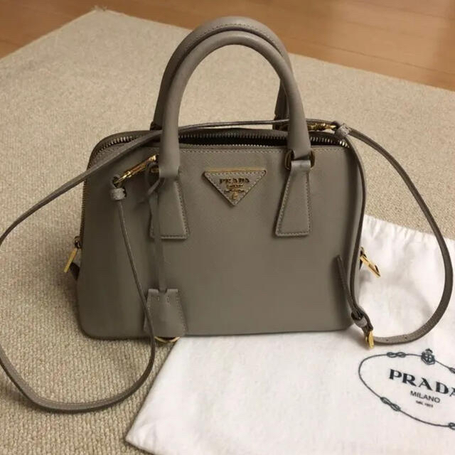 PRADA プラダ サフィアーノ カメオ☺︎