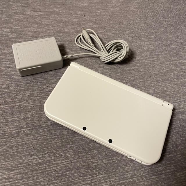 ニンテンドー3DS(ニンテンドー3DS)の3DSLL  ホワイト エンタメ/ホビーのゲームソフト/ゲーム機本体(携帯用ゲーム機本体)の商品写真