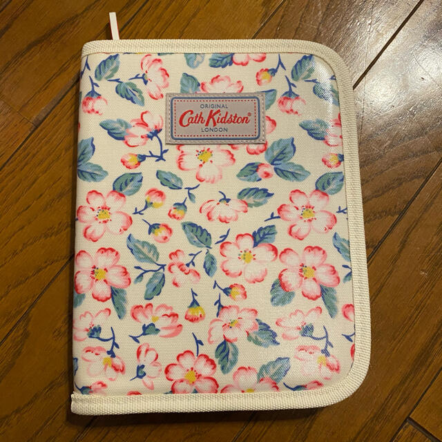 Cath Kidston(キャスキッドソン)のCath Kidston 母子手帳ケース キッズ/ベビー/マタニティのマタニティ(母子手帳ケース)の商品写真