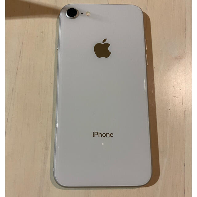 Apple(アップル)のiPhone8 64GB ホワイト【ぽんた様専用】 スマホ/家電/カメラのスマートフォン/携帯電話(スマートフォン本体)の商品写真