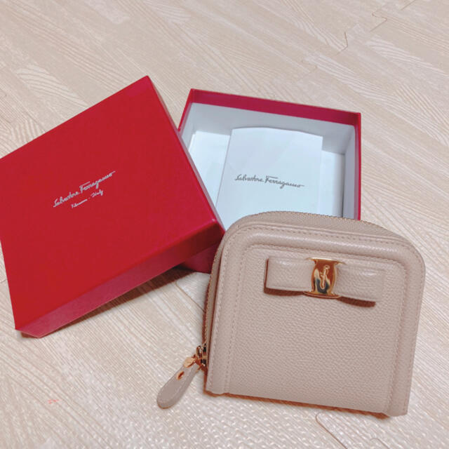 Salvatore Ferragamo(サルヴァトーレフェラガモ)のフェラガモ二つ折り財布⭐︎美品 レディースのファッション小物(財布)の商品写真