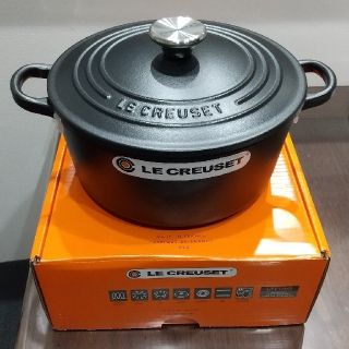 ルクルーゼ(LE CREUSET)の【新品未使用】ル・クルーゼ ココットロンド 22cm マッドブラック(鍋/フライパン)