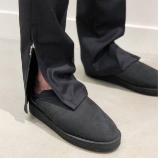 アパルトモンドゥーズィエムクラス(L'Appartement DEUXIEME CLASSE)のSUICOKE ムートンサボ(スリッポン/モカシン)