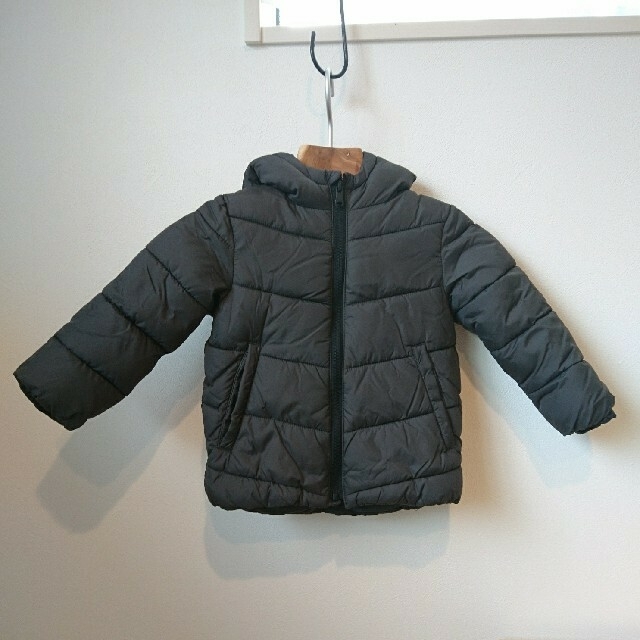 ZARA KIDS(ザラキッズ)のザラベビー・ダウンコート（中古美品/黒/92cm） キッズ/ベビー/マタニティのキッズ服男の子用(90cm~)(コート)の商品写真