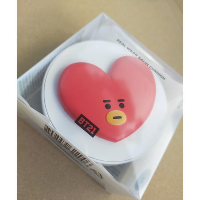 新品未使用　VT×BT21 ファンデ　リアルウェアサテンクッション　BTS 公式 コスメ/美容のベースメイク/化粧品(ファンデーション)の商品写真