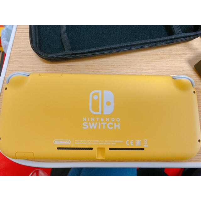 Nintendo  Switch  Light (黄色)