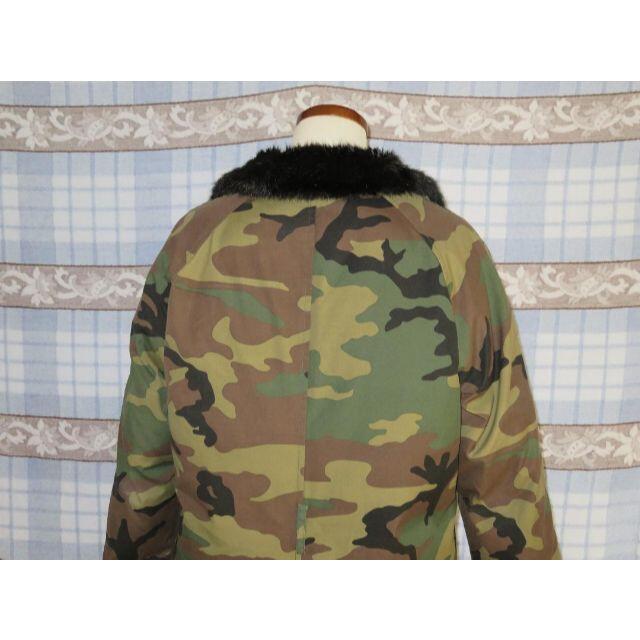 Supreme(シュプリーム)のSupreme Down Trench 14FW 迷彩カモSダウントレンチコ－ト メンズのジャケット/アウター(トレンチコート)の商品写真