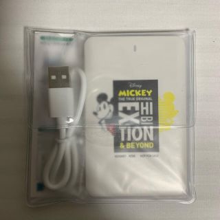 ディズニー(Disney)の限定非売品　ミッキーマウス展　モバイルバッテリー(バッテリー/充電器)