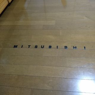 ミツビシ(三菱)のMITSUBISHI エンブレム (マットブラック) デリカ や アウトランダー(車種別パーツ)