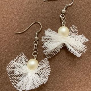 《値下》ピアス ホワイト レース パール ハンドメイド 結婚式 アクセサリー(ピアス)