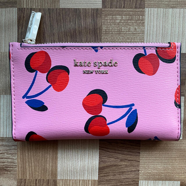 【kate spade】スペンサー チェリー パスケース