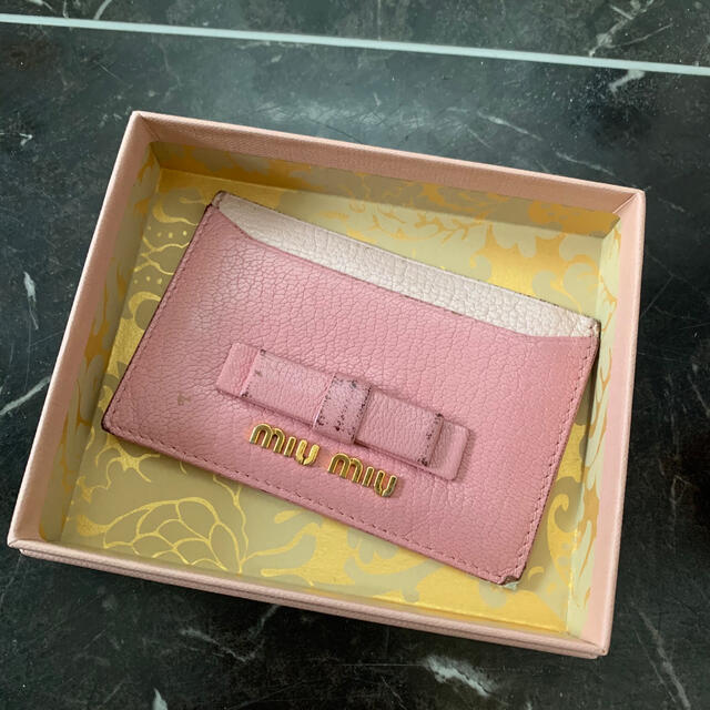 miumiu リボン パスケース