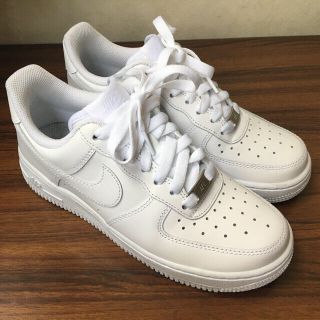 ナイキ(NIKE)の美品☆ナイキ　エアフォース１　ホワイト　23.５(スニーカー)