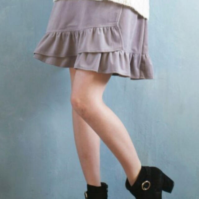 MAJESTIC LEGON(マジェスティックレゴン)のMAJESTIC LEGON 裾フリルラップスカート グレー レディースのスカート(ひざ丈スカート)の商品写真