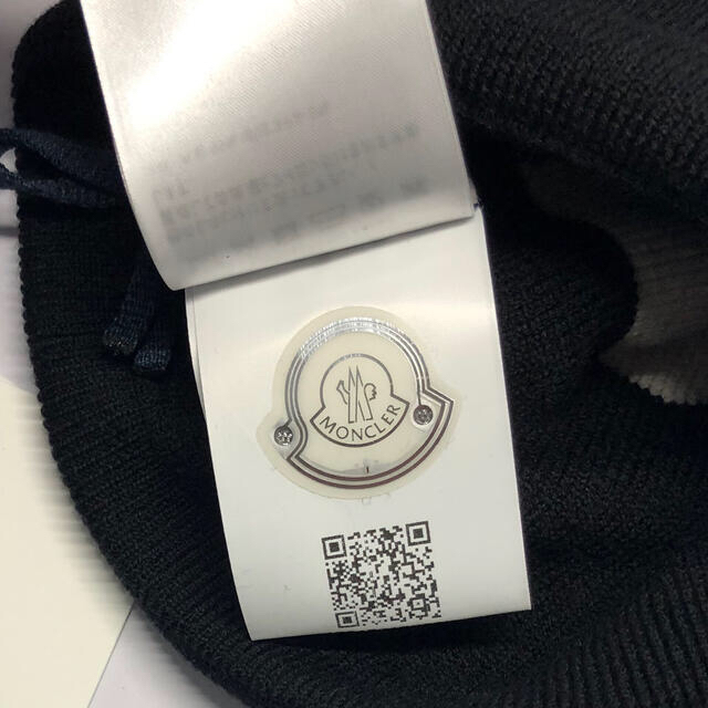 MONCLER(モンクレール)の新品 未使用 MONCLER モンクレール ニット帽 黒 ニットキャップ  冬物 メンズの帽子(ニット帽/ビーニー)の商品写真