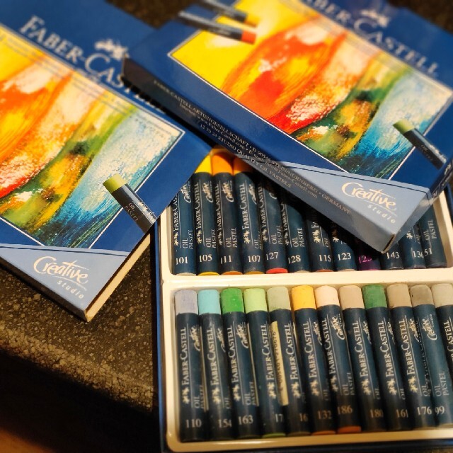 FABER-CASTELL(ファーバーカステル)の【ほぼ新品】FABER-CASTELL  ファーバーカステル オイルパステル  エンタメ/ホビーのアート用品(クレヨン/パステル)の商品写真