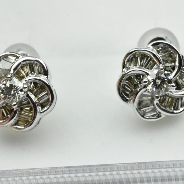 アクセサリー専用です　K18WG 0.25ct ×2個 ダイヤモンド ピアス