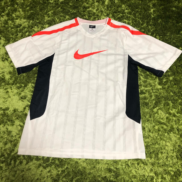 NIKE(ナイキ)のナイキサッカートレーニングウェア スポーツ/アウトドアのサッカー/フットサル(ウェア)の商品写真