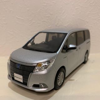 トヨタ(トヨタ)のトヨタ　エスクァイア  ミニカー　シルバー(ミニカー)