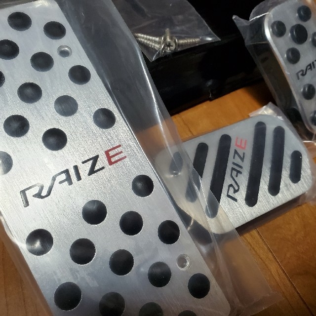 ネジ不要タイプ■TOYOTAトヨタ RAIZEライズ アルミペダル