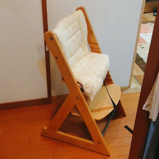 日本育児(ニホンイクジ)の子どもイス  ハイチェア キッズ/ベビー/マタニティの寝具/家具(その他)の商品写真