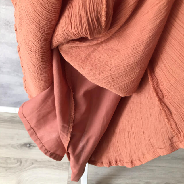 merlot(メルロー)の【未使用】ロングスカート　サーモンピンク　スモーキーピンク　メルロー　M レディースのスカート(ロングスカート)の商品写真