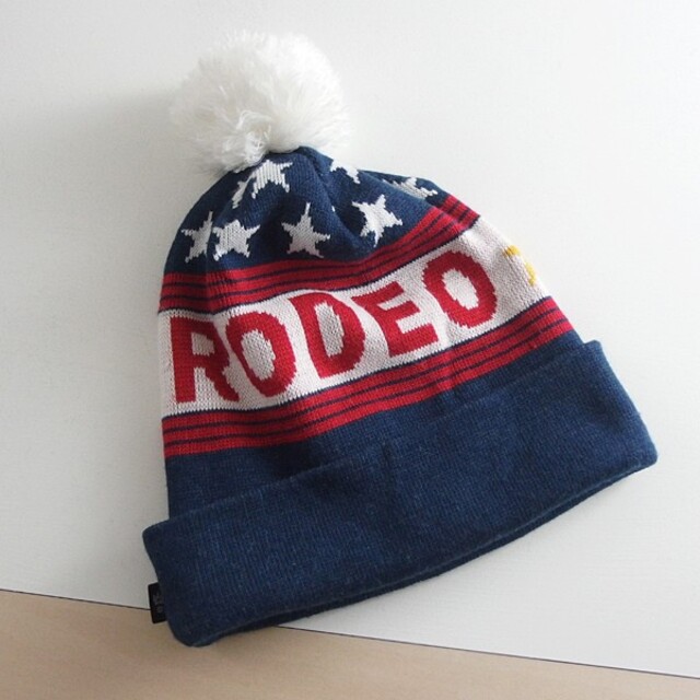 RODEO CROWNS(ロデオクラウンズ)の秋冬　●ロデオクラウンズ●　ポンポン付きニットキャップ　F　♪匿名配送 レディースの帽子(ニット帽/ビーニー)の商品写真