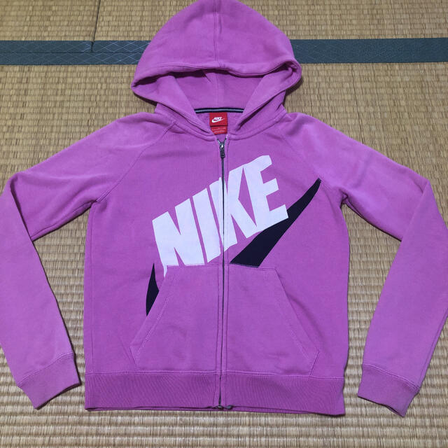 NIKE(ナイキ)のNIKEパーカー☆S即購入OK☆ レディースのトップス(パーカー)の商品写真