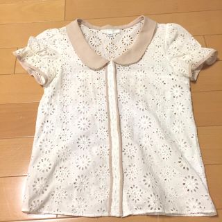 ジルスチュアート(JILLSTUART)のJILLSTUARTお花カットブラウス(シャツ/ブラウス(半袖/袖なし))