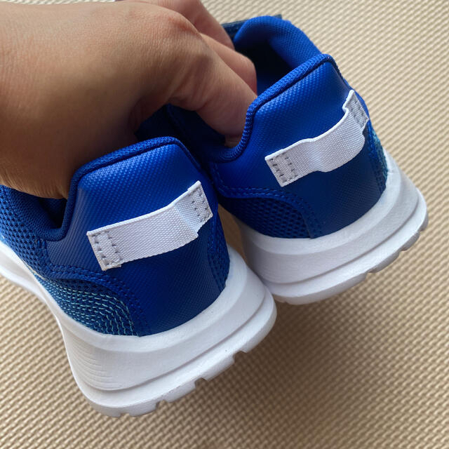 adidas(アディダス)の新品⭐︎アディダス　スニーカー　キッズ　20センチ キッズ/ベビー/マタニティのキッズ靴/シューズ(15cm~)(スニーカー)の商品写真
