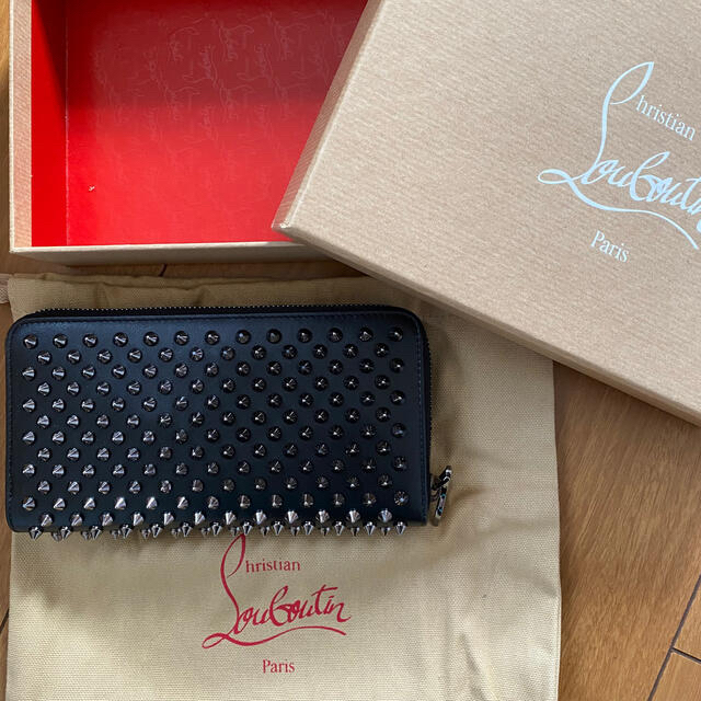 【未使用に近い】Christian Louboutin ルブタン　長財布