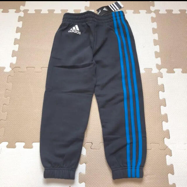 adidas(アディダス)のアディダス キッズ 110 ジャージ下 スウェット下 ブルー 新品 裏起毛 キッズ/ベビー/マタニティのキッズ服男の子用(90cm~)(パンツ/スパッツ)の商品写真