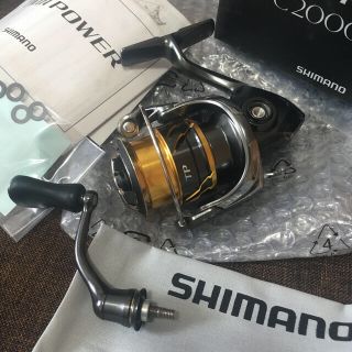 シマノ(SHIMANO)の新品 シマノ ツインパワーC2000SHG 付属品全部有り(リール)