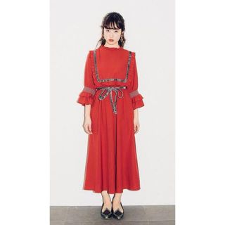 グリモワール(Grimoire)のLEBECCA boutique プリドーンを見つめるハイネックフリルワンピース(ひざ丈ワンピース)