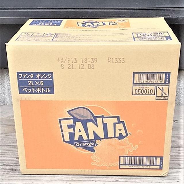 コカ・コーラ(コカコーラ)のファンタ オレンジ ペットボトル （２LX６本入） 食品/飲料/酒の飲料(ソフトドリンク)の商品写真