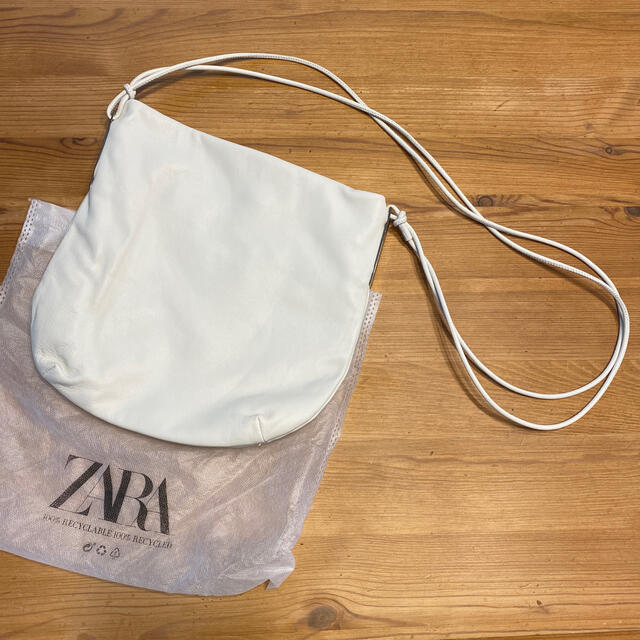 ZARA(ザラ)の新品未使用　ZARA 本革ショルダーバッグ レディースのバッグ(ショルダーバッグ)の商品写真