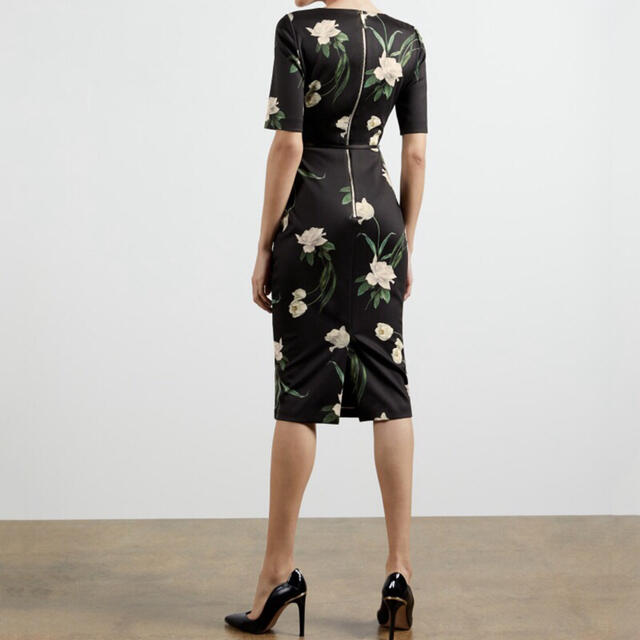 ❤️ ★【2020新作】Ted Baker 黒、薄緑花柄ワンピース新品 2 色