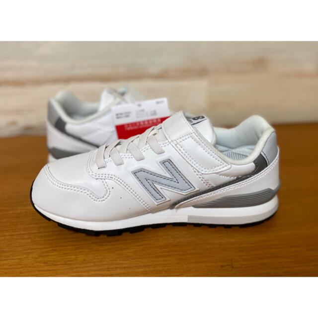 New Balance(ニューバランス)の新品 21㎝ ニューバランス 996レザー 白　ホワイト　キッズスニーカー キッズ/ベビー/マタニティのキッズ靴/シューズ(15cm~)(スニーカー)の商品写真