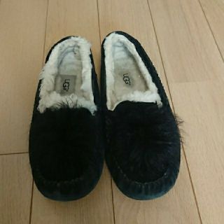 アグ(UGG)の【本日限定値下げ】UGG☆ファーポンポン モカシン(スリッポン/モカシン)