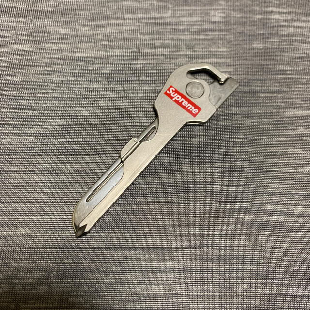 supreme swisstech マルチツール キー tool key box