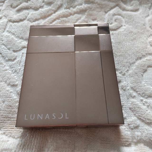 LUNASOL(ルナソル)のルナソル アイシャドウ スキンモデリングアイズ 01 Beige Beige コスメ/美容のベースメイク/化粧品(アイシャドウ)の商品写真