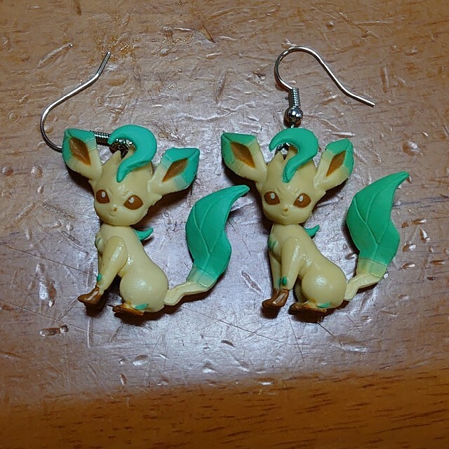 ポケモン チョコエッグ ポケットモンスター リーフィア ピアス ハンドメイドの通販 By 寿海真羽 S Shop ポケモンならラクマ