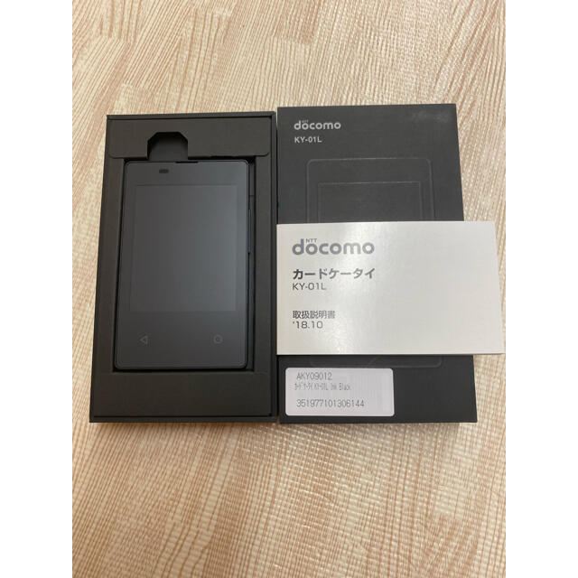 NTTdocomo(エヌティティドコモ)のカードケータイ スマホ/家電/カメラのスマートフォン/携帯電話(スマートフォン本体)の商品写真