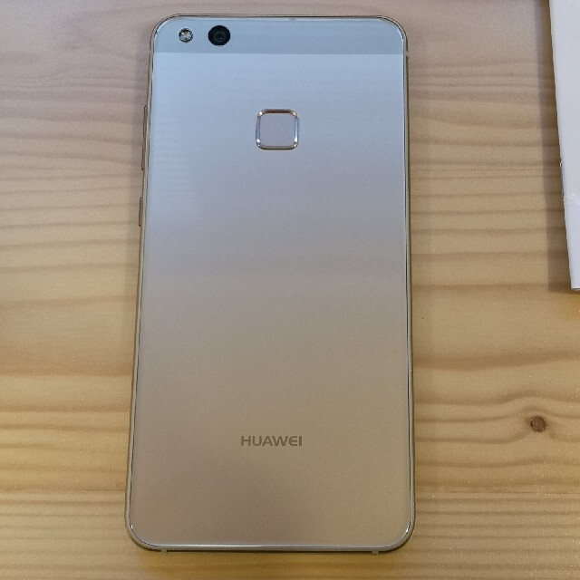 HUAWEI P10 lite SIMフリー Platinum Gold スマホ/家電/カメラのスマートフォン/携帯電話(スマートフォン本体)の商品写真