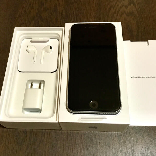 Apple(アップル)の未使用 iPhone SE2 第二世代 64GB ホワイト SIMフリー  スマホ/家電/カメラのスマートフォン/携帯電話(スマートフォン本体)の商品写真