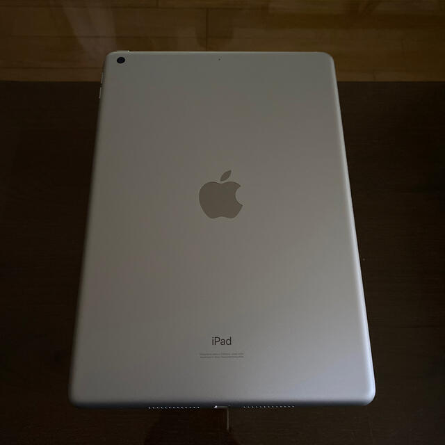 （美品）iPad第7世代32GBWi-Fiモデル（シルバー）、タッチペン、カバータブレット