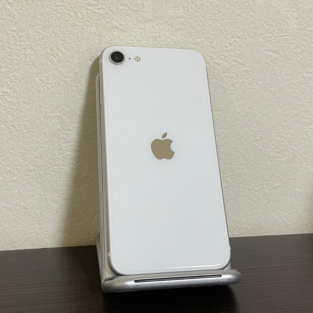 Apple(アップル)のiPhone SE 第2世代 (SE2) スマホ/家電/カメラのスマートフォン/携帯電話(スマートフォン本体)の商品写真