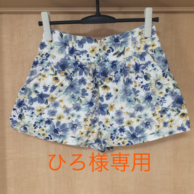 mysty woman(ミスティウーマン)の花柄ショートパンツ レディースのパンツ(ショートパンツ)の商品写真